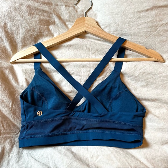 NEW Lululemon Sports Bra with mesh detail - Picture 2 of 3